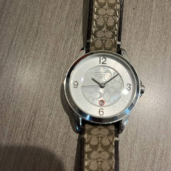 Coach watch, stainless steel case with leather strap and coach logo design. - Picture 5 of 5